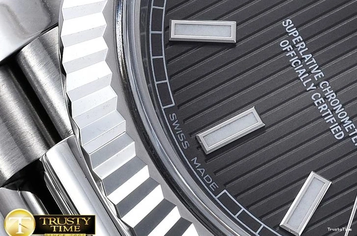 1114 RDD0202B – DayDate 40mm ModernLook 666